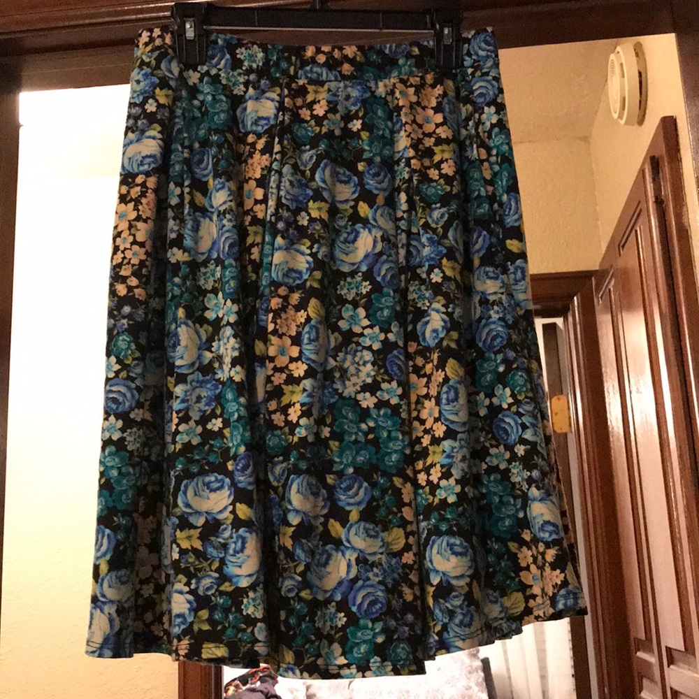 LuLaRoe Madison Skirt- has pockets!
